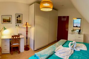 Arbeitsplatz im Schlafzimmer 1